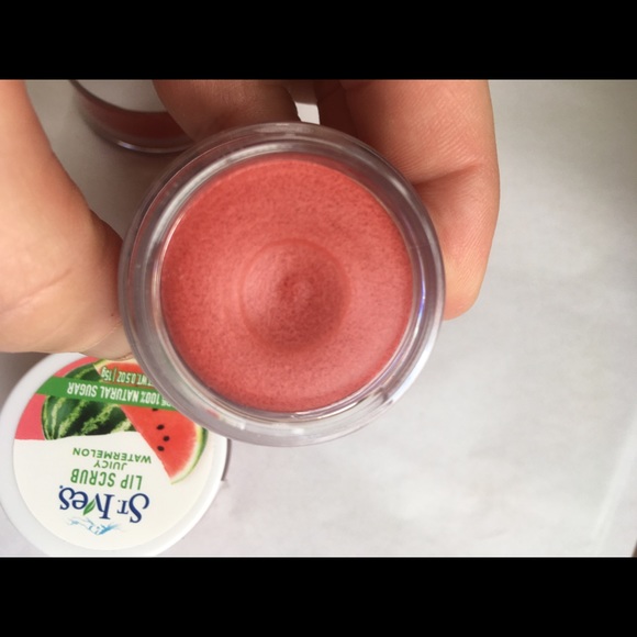 ST. IVES 🍉 Watermelon Lip Scrub Exfoliating Gloss - Picture 8 of 8